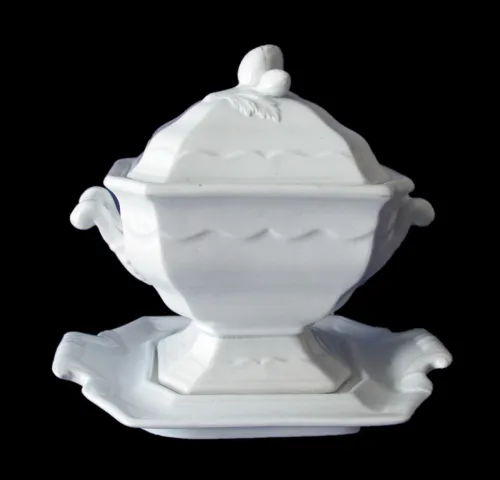 Adams Scallop | William Adams & Sons | Sauce or Soup Tureen Base, Lid, and Underplate | Item | 001