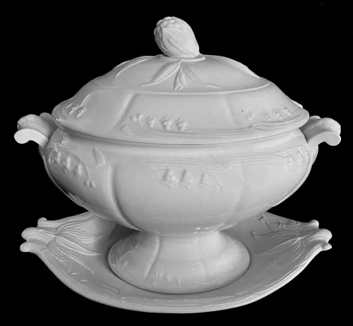 Lily Shape (Bordered Hyacinth) | W. Baker & Co. | Sauce or Soup Tureen Base, Lid, and Underplate | Item | 004