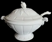 Chinese Shape_T. & R. Boote (& Co.)_Sauce or Soup Tureen Base, Lid, and Ladle_Item_001