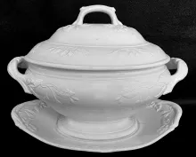 Fuchsia_J. & G. Meakin_Sauce or Soup Tureen Base, Lid, and Underplate_Item_001