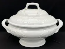 Fuchsia | Meakin Bros. (& Co.) | Sauce or Soup Tureen Base and Lid | Item | 001