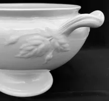 Fuchsia_Unspecified_Sauce or Soup Tureen Base and Lid_Handle_004