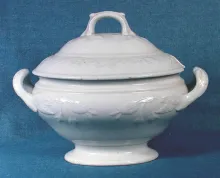 Fuchsia_Unspecified_Sauce or Soup Tureen Base and Lid_Item_001