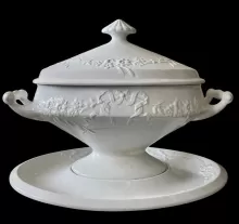 Garland | Cockson & Chetwynd (& Co.) | Sauce or Soup Tureen Base, Lid, and Underplate | Item | 001