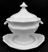 Gothic_Edward Challinor (& Co.)_Sauce or Soup Tureen Base, Lid, and Underplate_Item_001