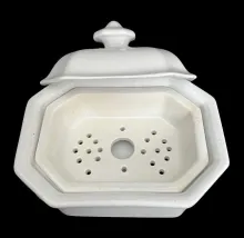 Gothic | Edward Challinor (& Co.) | Soap Dish Base, Lid, and Insert | Embossing | 002