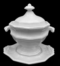 Gothic_John Meir & Son_Sauce or Soup Tureen Base, Lid, and Underplate_Item_001