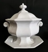 Gothic | T. & R. Boote (& Co.) | Sauce or Soup Tureen Base, Lid, and Underplate | Item | 005