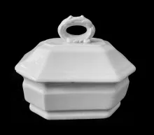 Gothic_Venables, Baines, & Co._Soap Box Base and Lid_Item_001