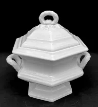 Montpelier (Gothic)_John Ridgway & Co._Sauce or Soup Tureen Base and Lid_Item_002