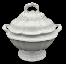Paneled Grape_Jacob Furnival_Sauce or Soup Tureen Base and Lid_Item_001