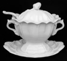 Sydenham Shape_T. & R. Boote (& Co.)_Sauce or Soup Tureen Base, Lid, Underplate, and Ladle_Item_001