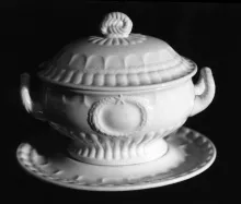 Victory Shape (Laurel Wreath)_Elsmore & Forster_Sauce or Soup Tureen Base, Lid, and Underplate_Item_001